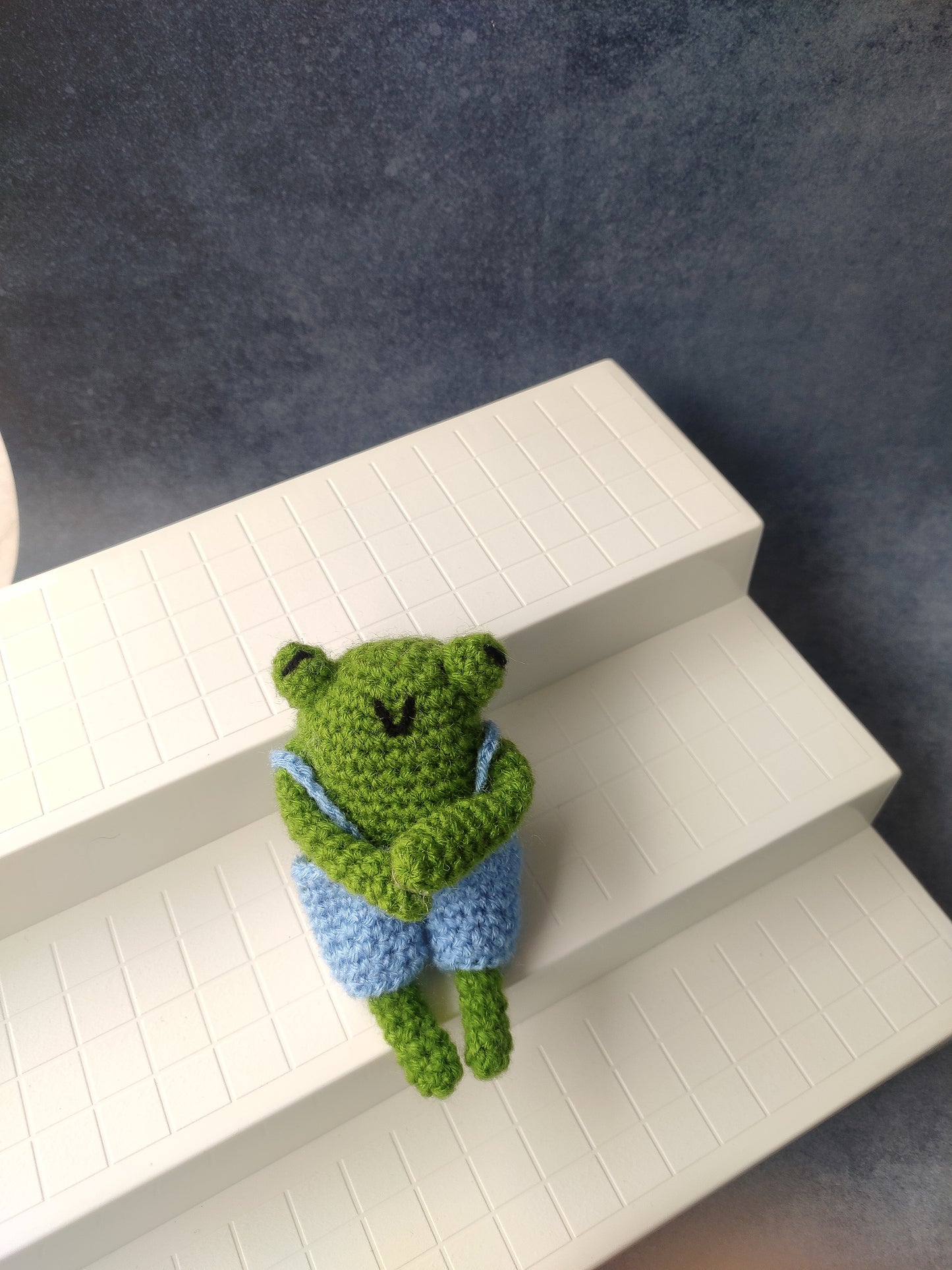 Leggy Froggo